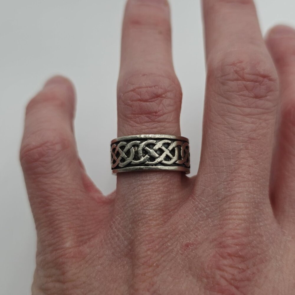 Size 7.75 Sterling Silver Solid Celtic Pattern Ba… - image 2